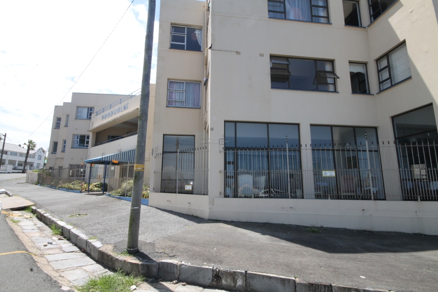 1 Bedroom Property for Sale in Quigney Eastern Cape